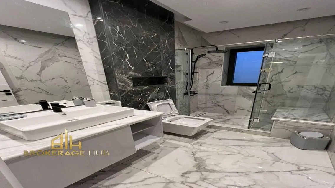 Luxury Apartment for Sale Overlooking Lakes