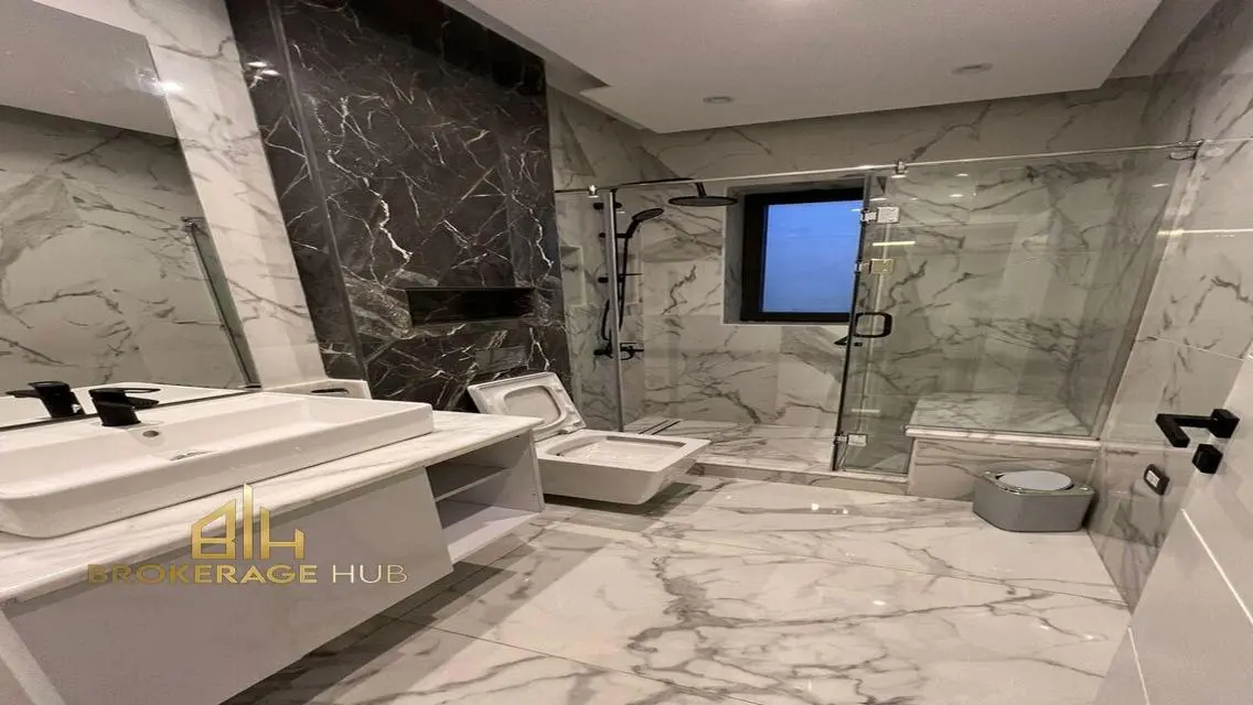 Luxury Apartment for Sale Overlooking Lakes