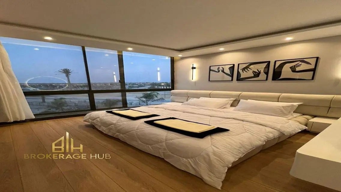 Luxury Apartment for Sale Overlooking Lakes