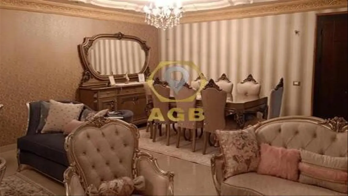 شقة فاخرة للبيع في قلب المدينة بسعر مغري