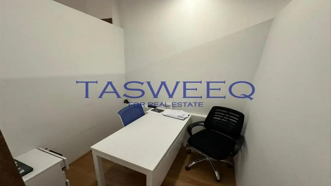 Commercial Mall for Sale with 152 sqm