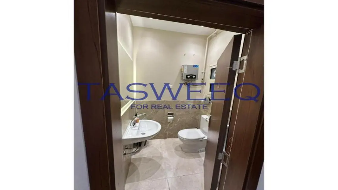 Commercial Mall for Sale with 152 sqm