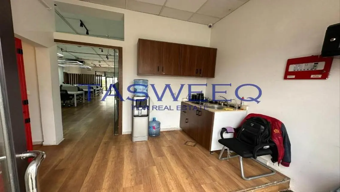 Commercial Mall for Sale with 152 sqm