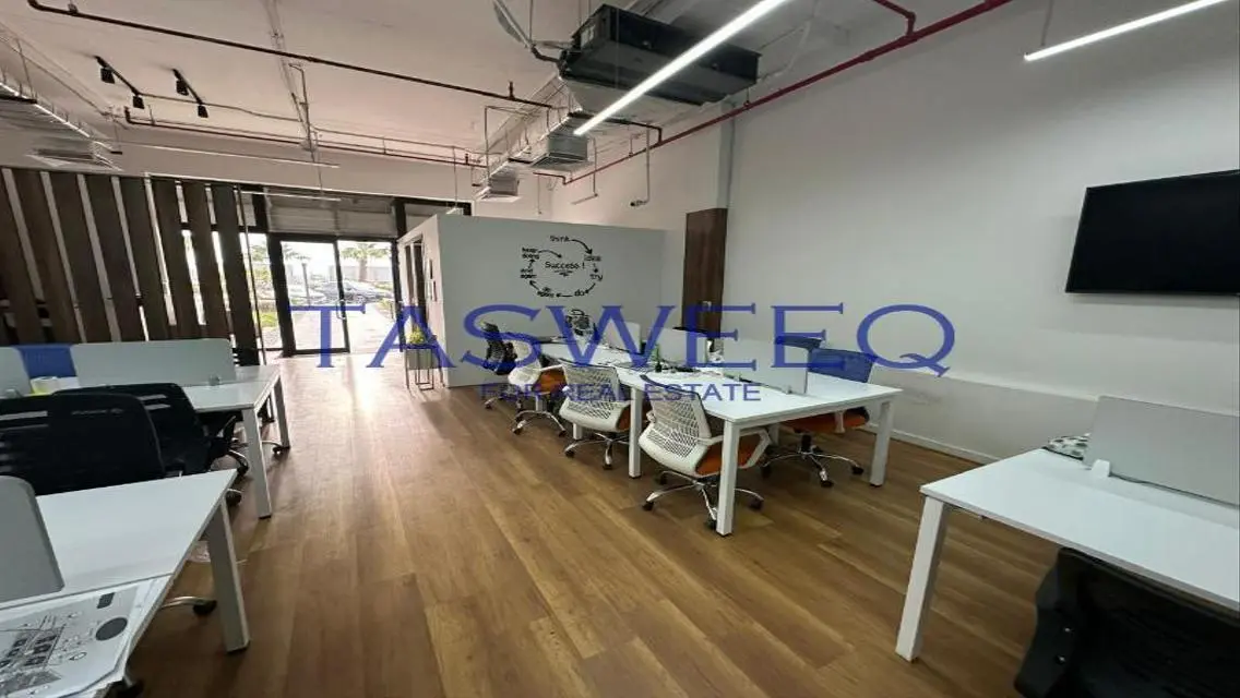 Commercial Mall for Sale with 152 sqm