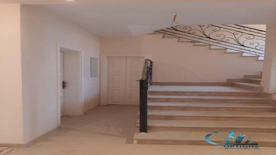 Luxury Apartment with 400 meters in a Prime Location