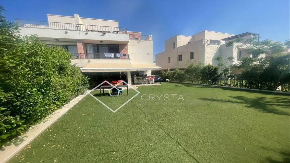 شقة فاخرة بمساحة 125 متر مع حديقة خاصة