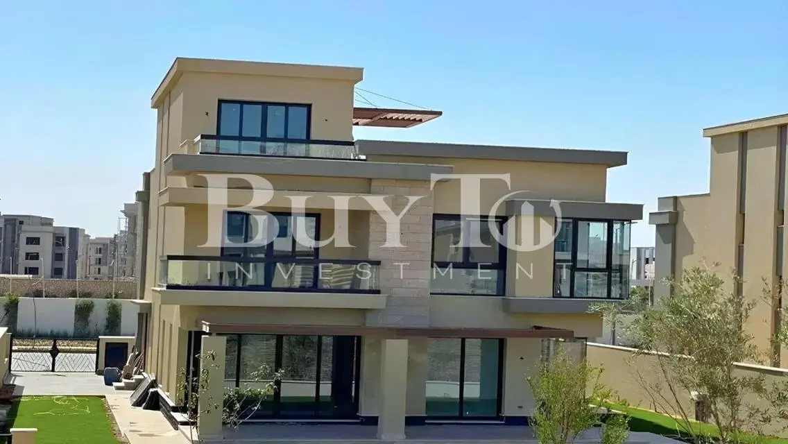 Luxury Villa with Stunning View – 300 sqm Living Space