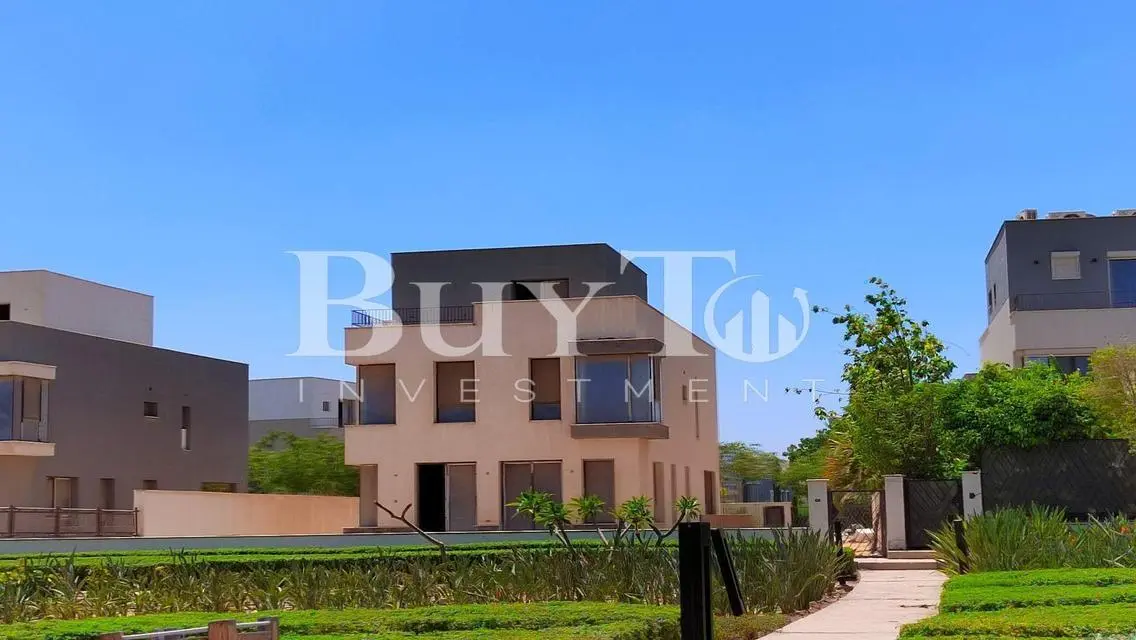 Luxury Villa with Stunning View – 300 sqm Living Space