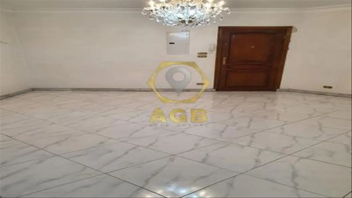 فيلا فاخرة 190 متر مربع مع شرفة وغرفة دراسة