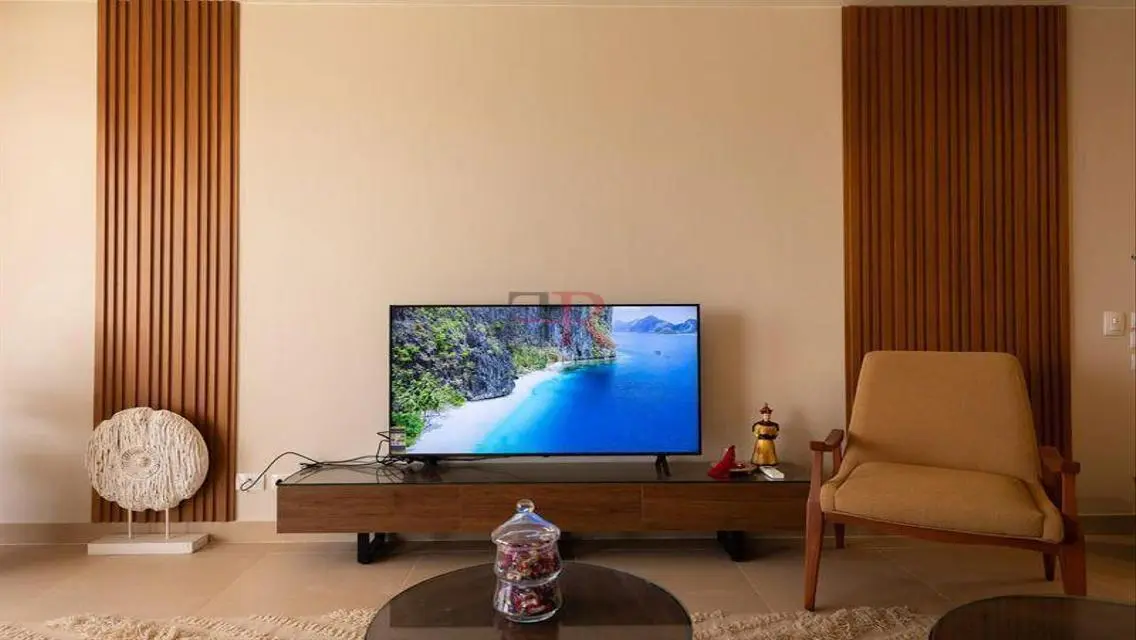Luxury Apartment with Lake View and Balcony