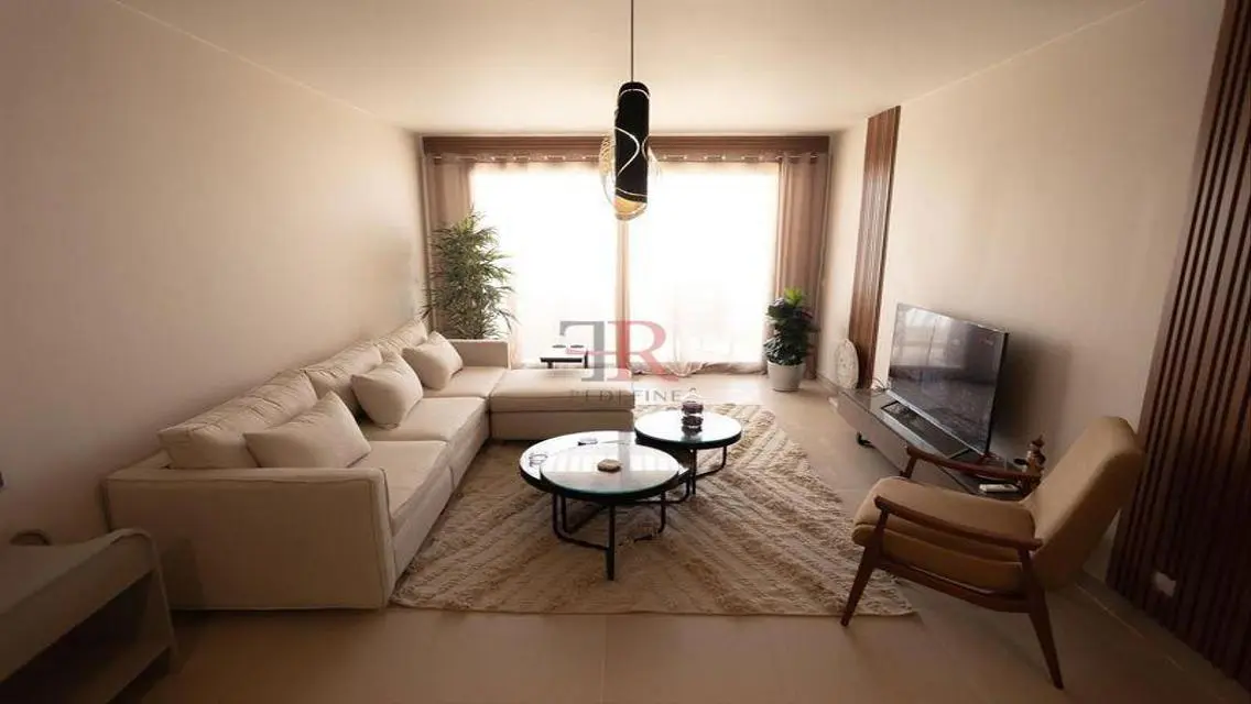 Luxury Apartment with Lake View and Balcony