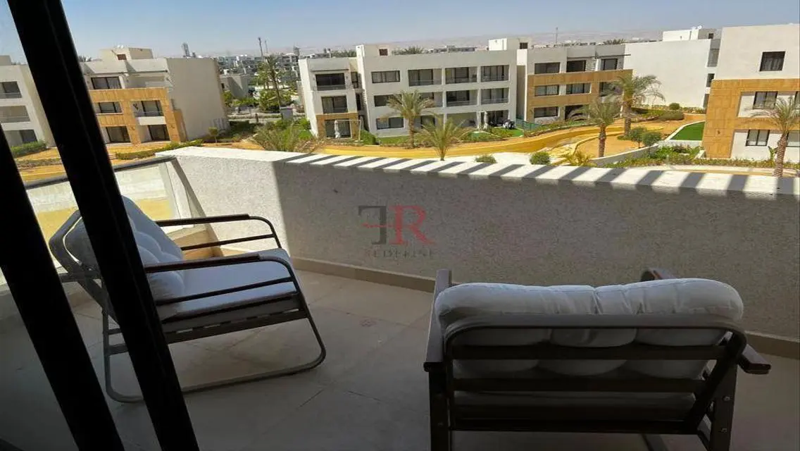 Luxury Apartment with Lake View and Balcony