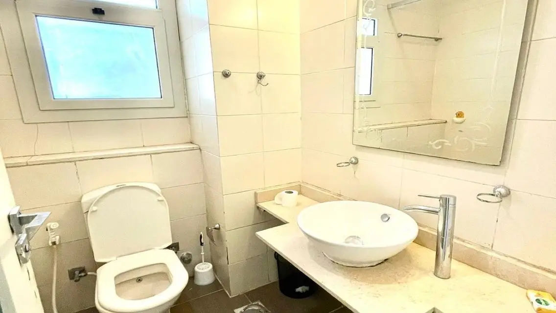 Luxury Apartment with Spacious Layout in Prime Location