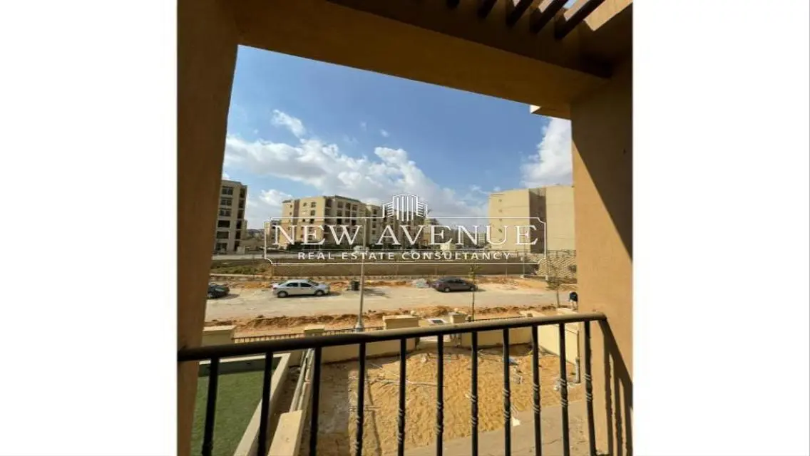 Luxury Villa with Private Garden and Maid Room