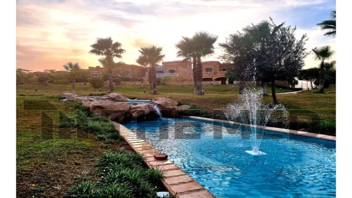 فيلا فاخرة للبيع بمساحة واسعة