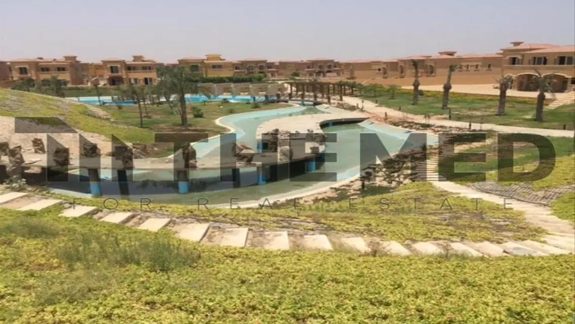 فيلا فاخرة للبيع بمساحة واسعة