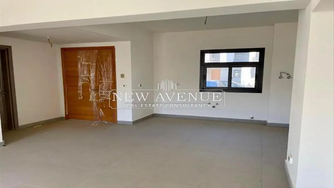 Luxury Apartment with Spacious Facilities and Private Garden