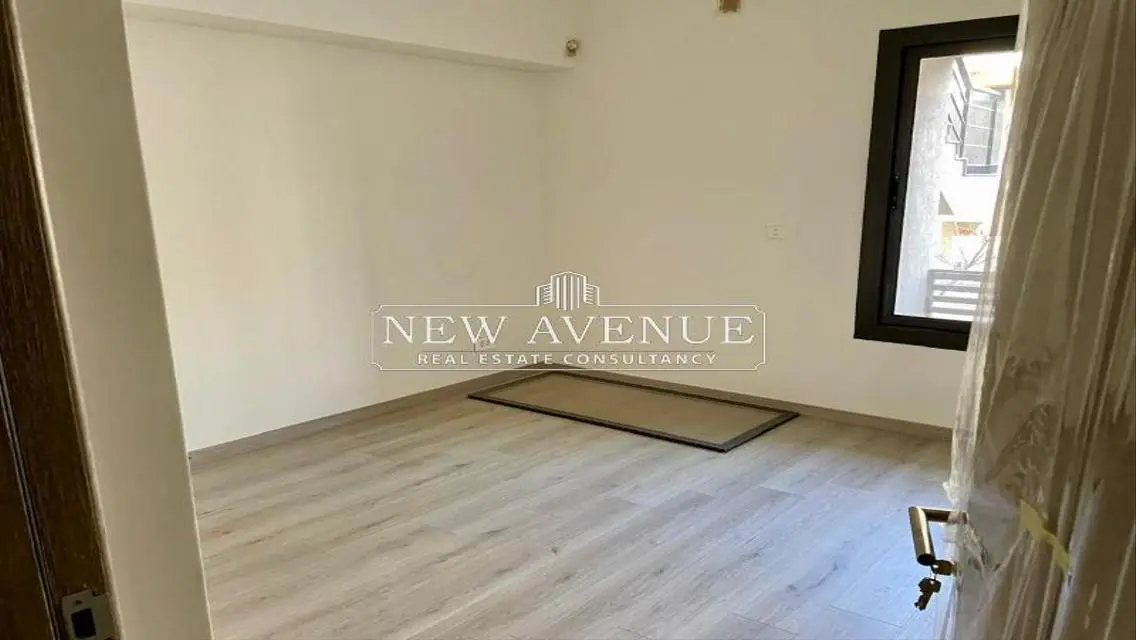 Luxury Apartment with Spacious Facilities and Private Garden