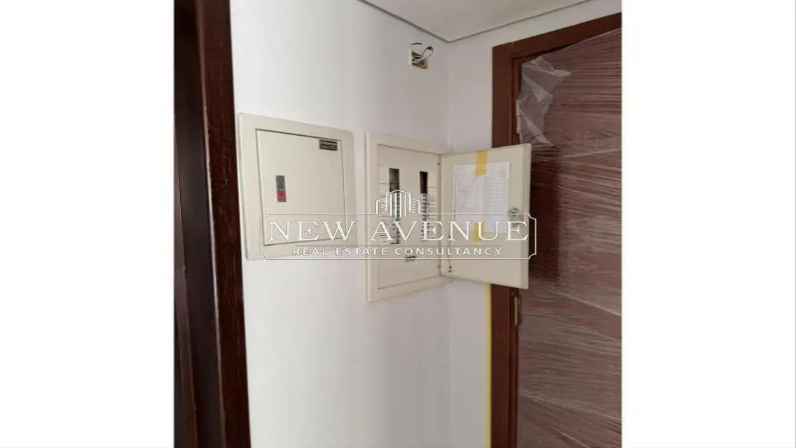 Luxurious Apartment for Sale Overlooking a Major Landmark