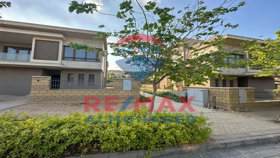 Luxury Villa with Private Pool and Garden in Prime Location