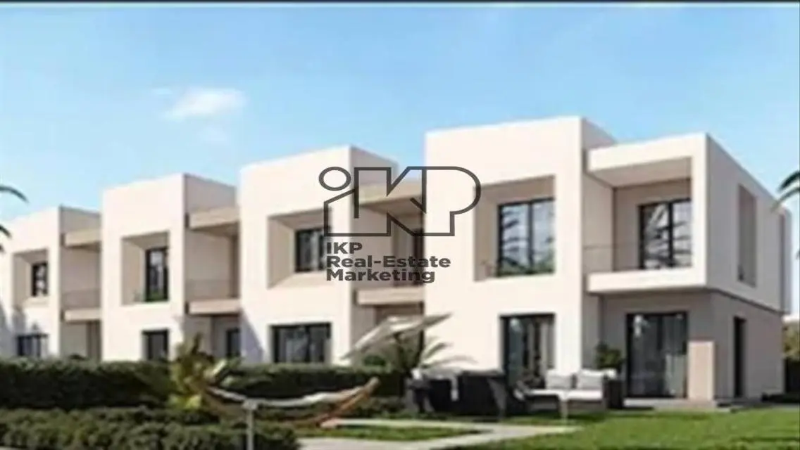 شقة فاخرة ثلاث غرف مع شرفة بحراسة أمنية