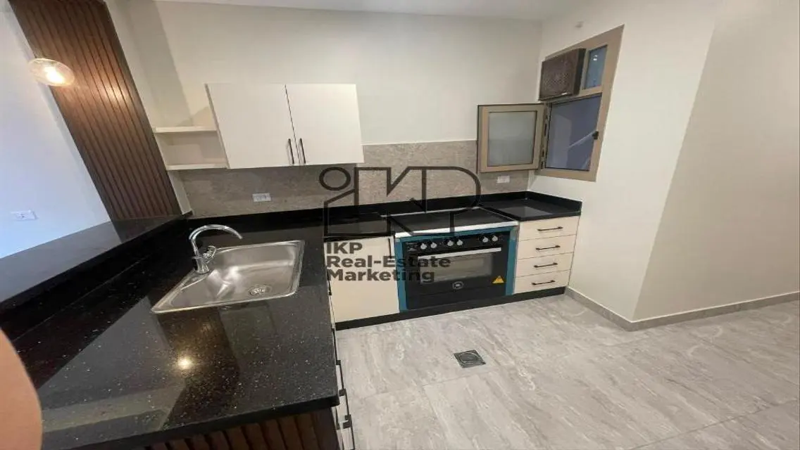 Luxury Apartment with Balcony and Security Guard in City Center