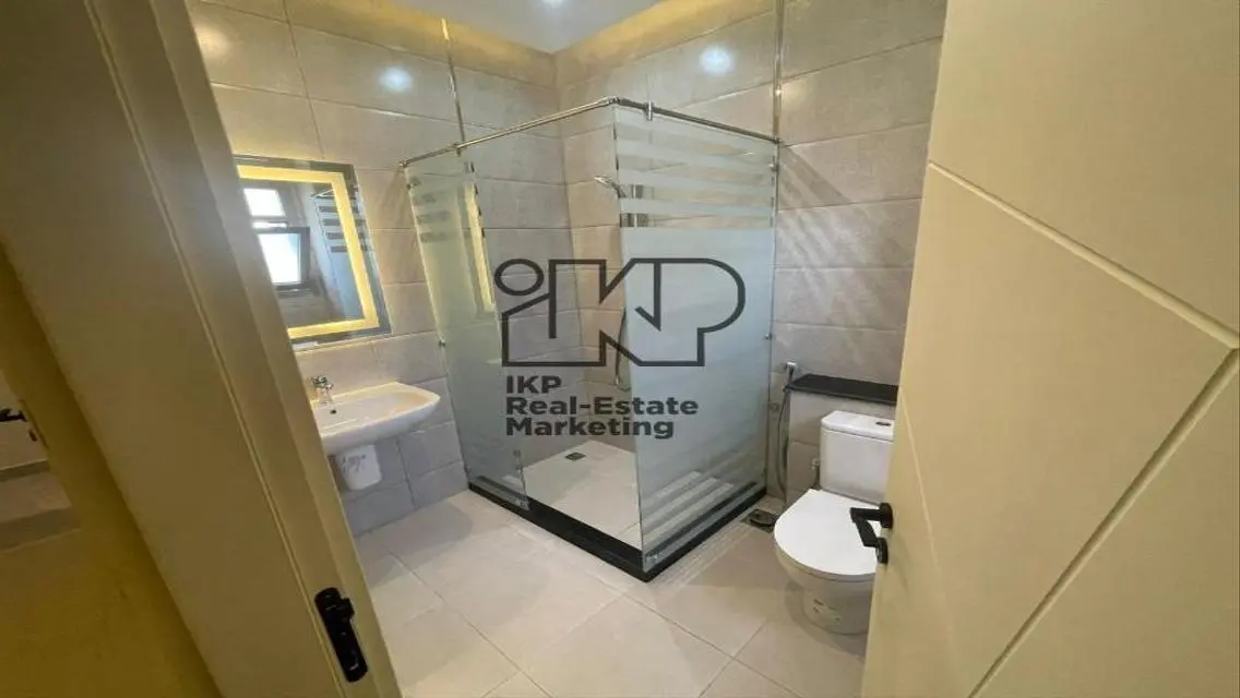 Luxury Apartment with Balcony and Security Guard in City Center