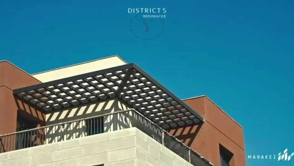 فيلا فاخرة للبيع مع حديقة خاصة ومسبح