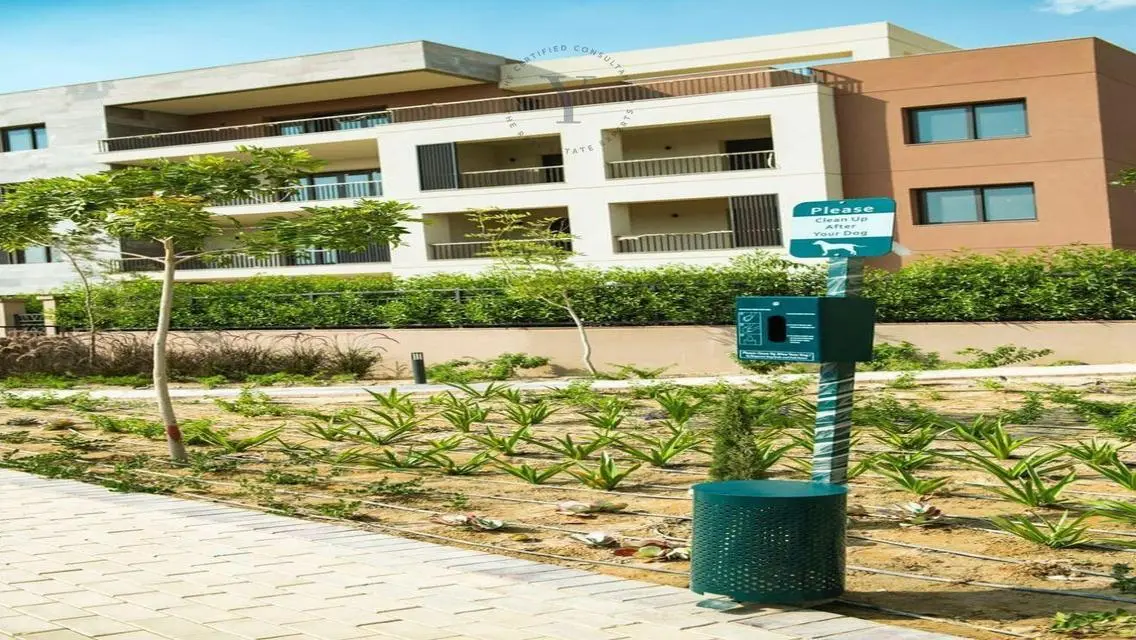 فيلا فاخرة للبيع مع حديقة خاصة ومسبح