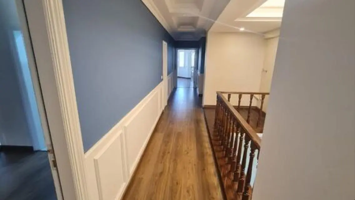 Luxurious Villa Overlooking Lakes - 278 sqm
