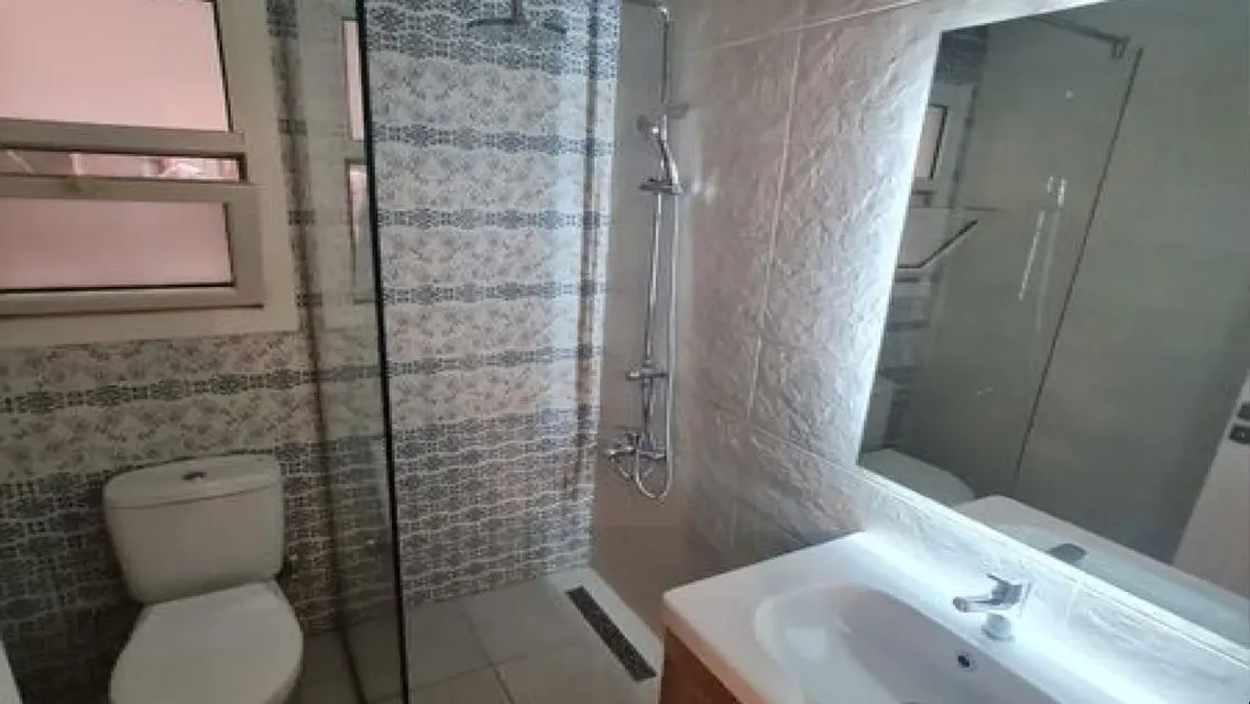 Luxurious Villa Overlooking Lakes - 278 sqm