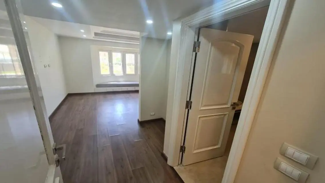 Luxurious Villa Overlooking Lakes - 278 sqm