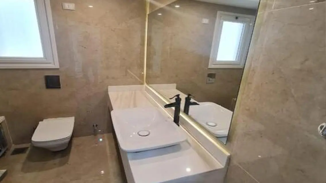 Luxurious Villa Overlooking Lakes - 278 sqm
