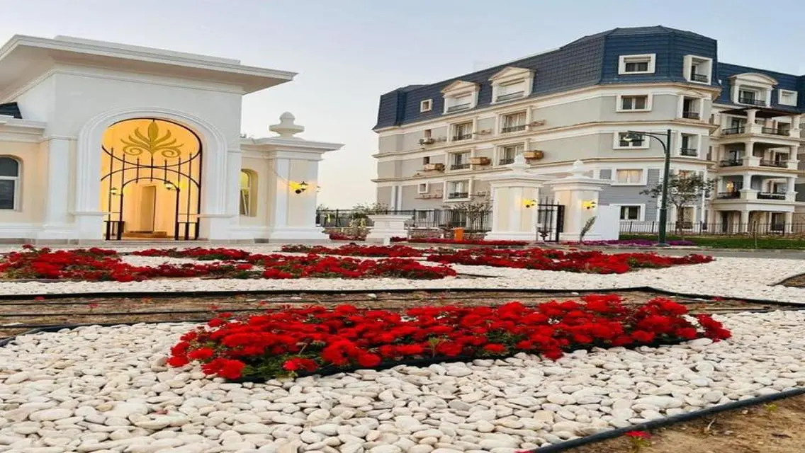 Luxurious Villa Overlooking Lakes - 278 sqm