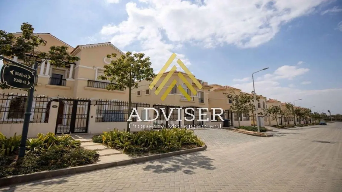Luxury Villa with Pool and Private Garden - 12 Rooms at Best Price
