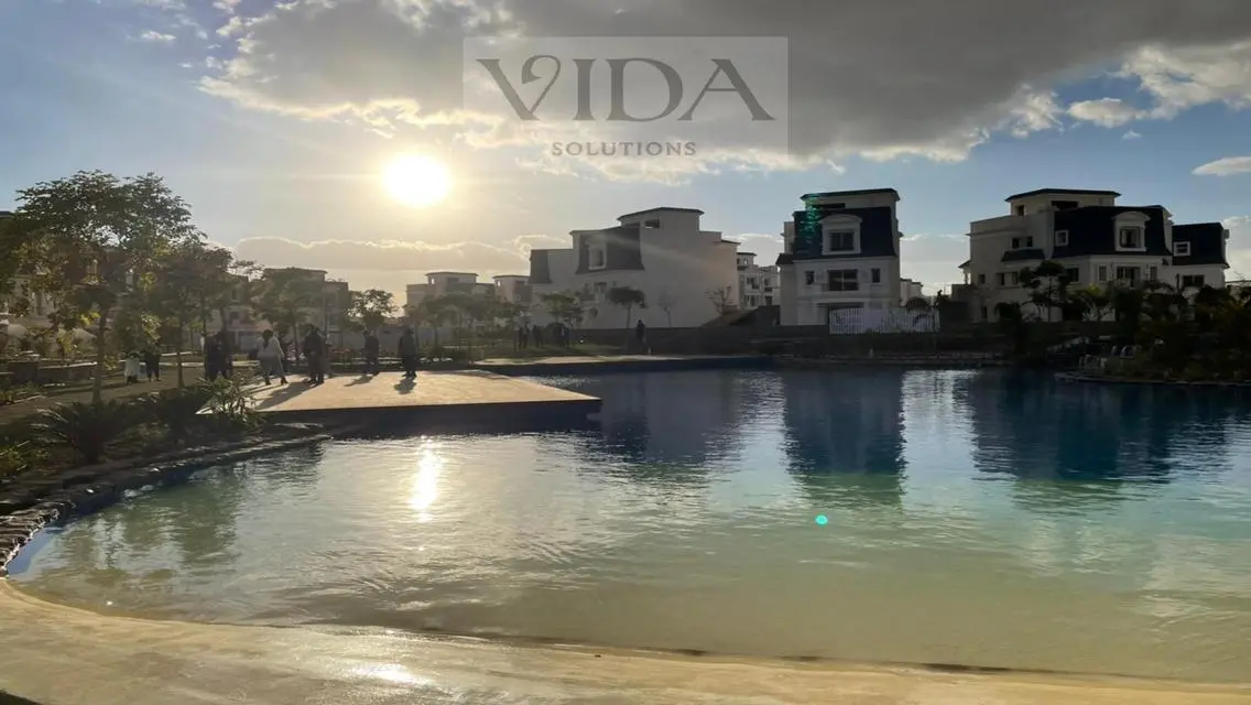 شقة فاخرة مع شرفة ومسبح مشترك