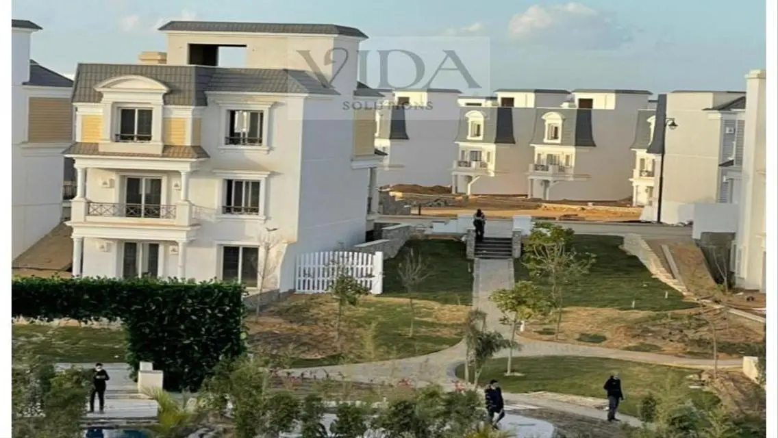شقة فاخرة مع شرفة ومسبح مشترك