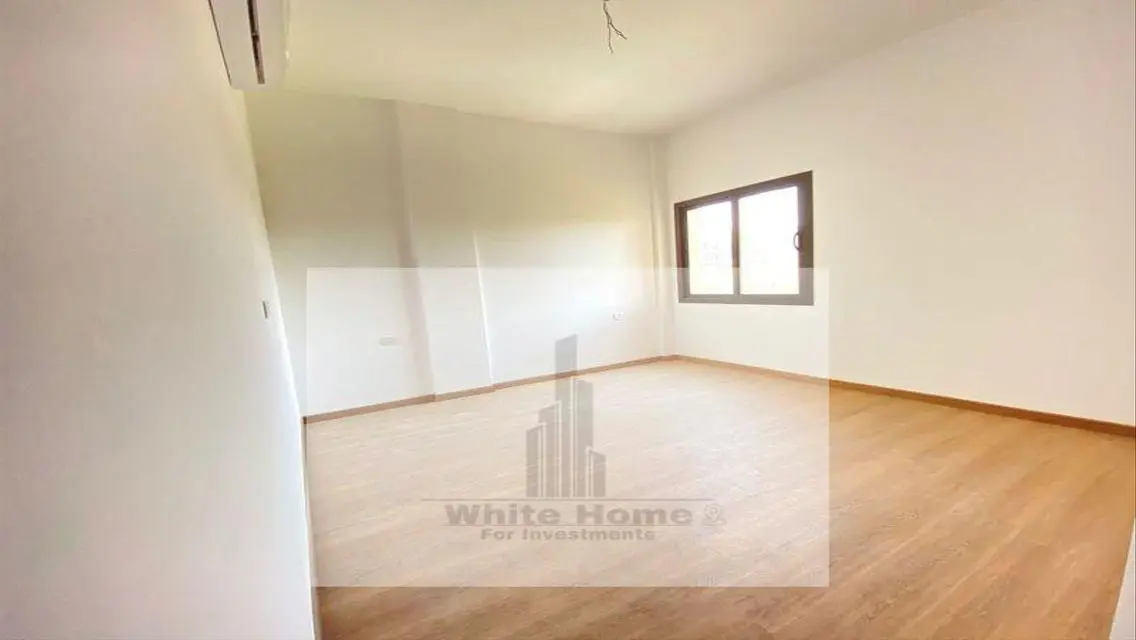 Luxury Apartment with Garden and Shared Pool