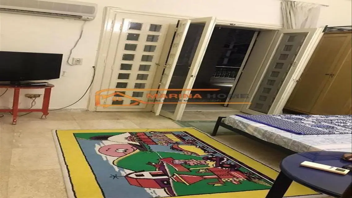 فيلا معدلة للبيع على البحر مباشرة في مارينا