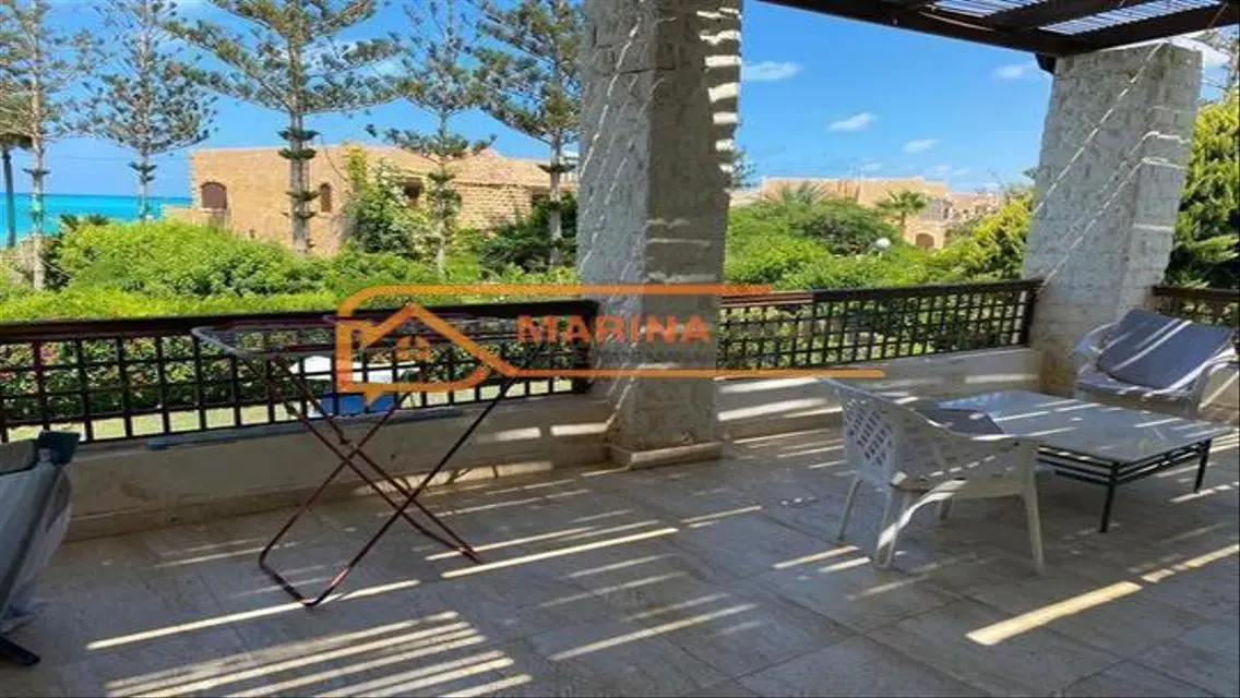 فيلا معدلة للبيع على البحر مباشرة في مارينا