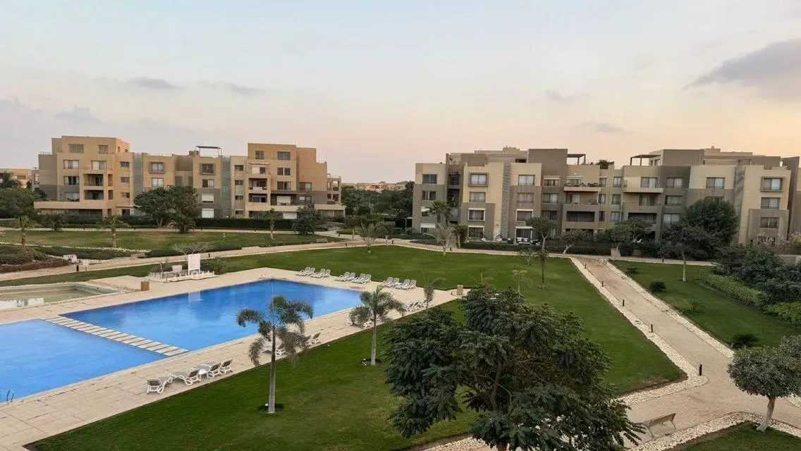 شقة فاخرة بمساحة واسعة واطلالة رائعة على البحيرات