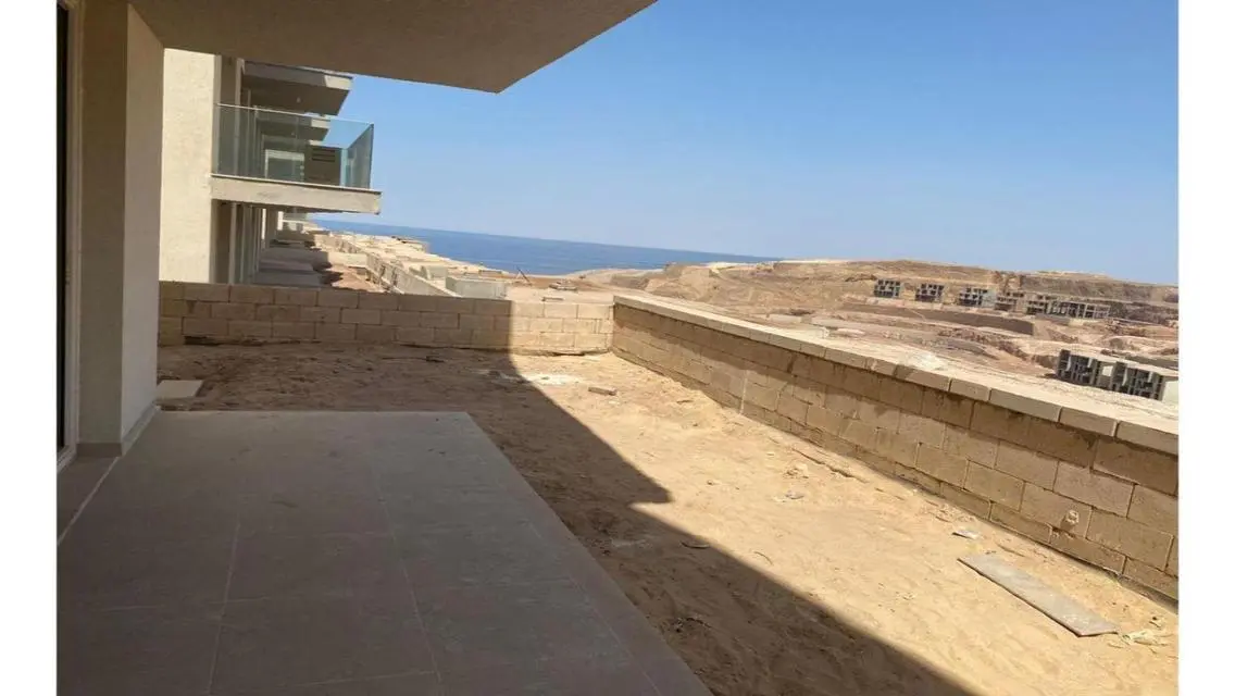 فيلا فاخرة على بحيرات بمساحة 500 متر
