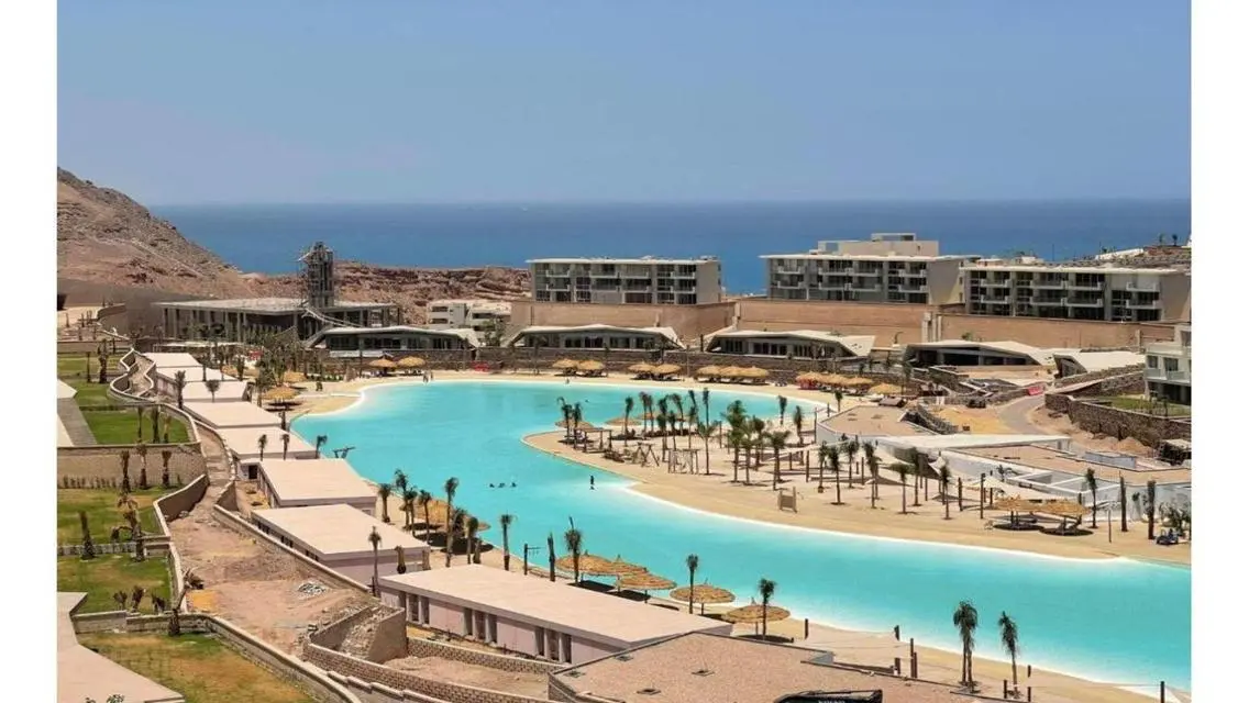فيلا فاخرة على بحيرات بمساحة 500 متر