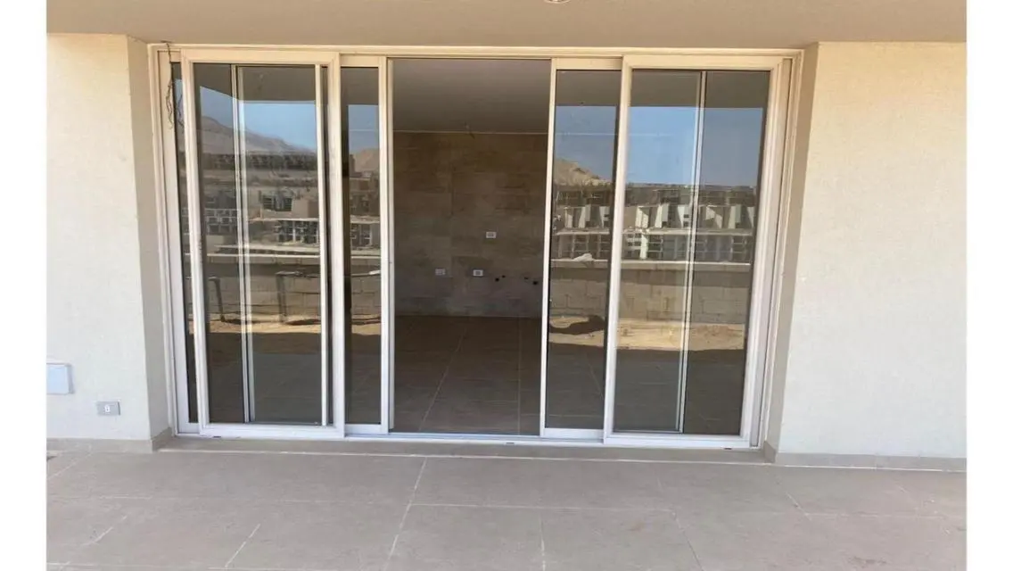 فيلا فاخرة على بحيرات بمساحة 500 متر