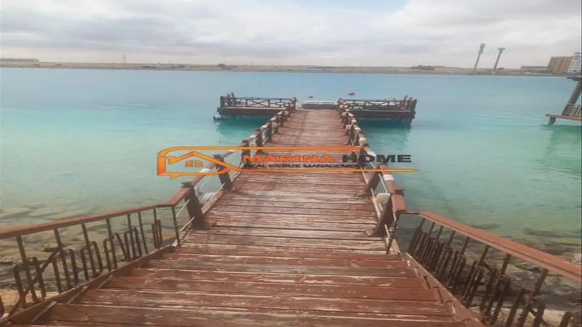قصر فاخر للبيع في مارينا 5 - أول صف على البحيرة