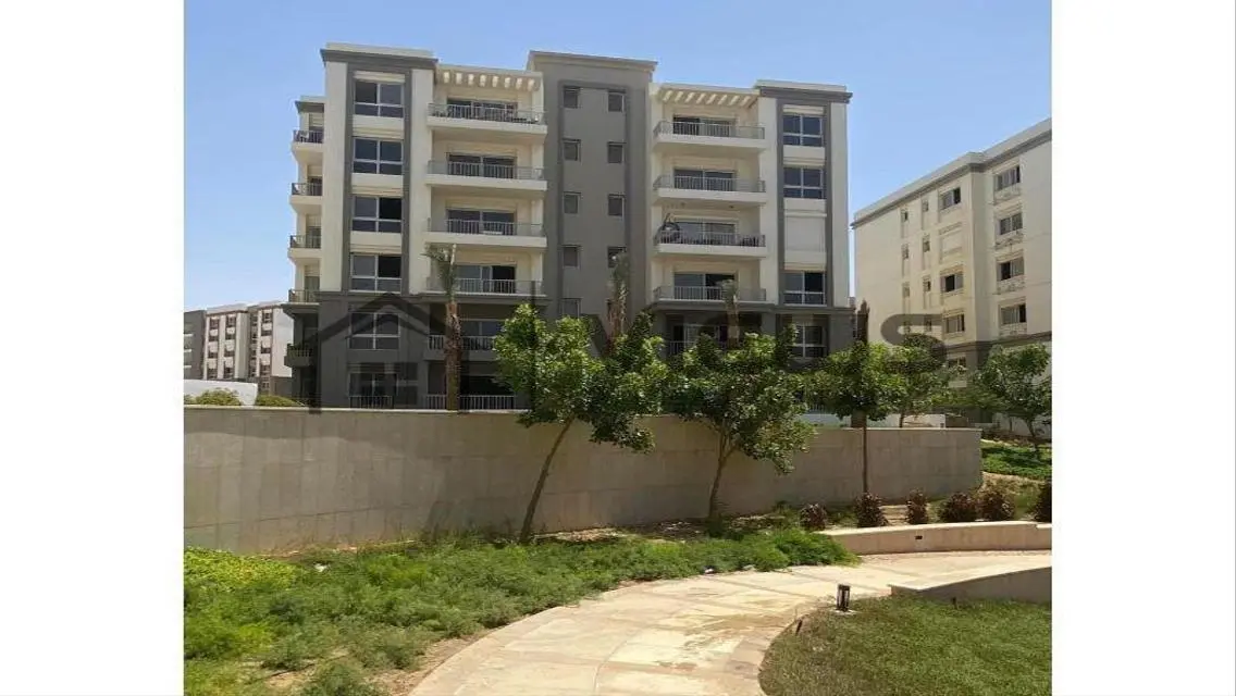 Luxury Apartment for Sale with Stunning Lake View