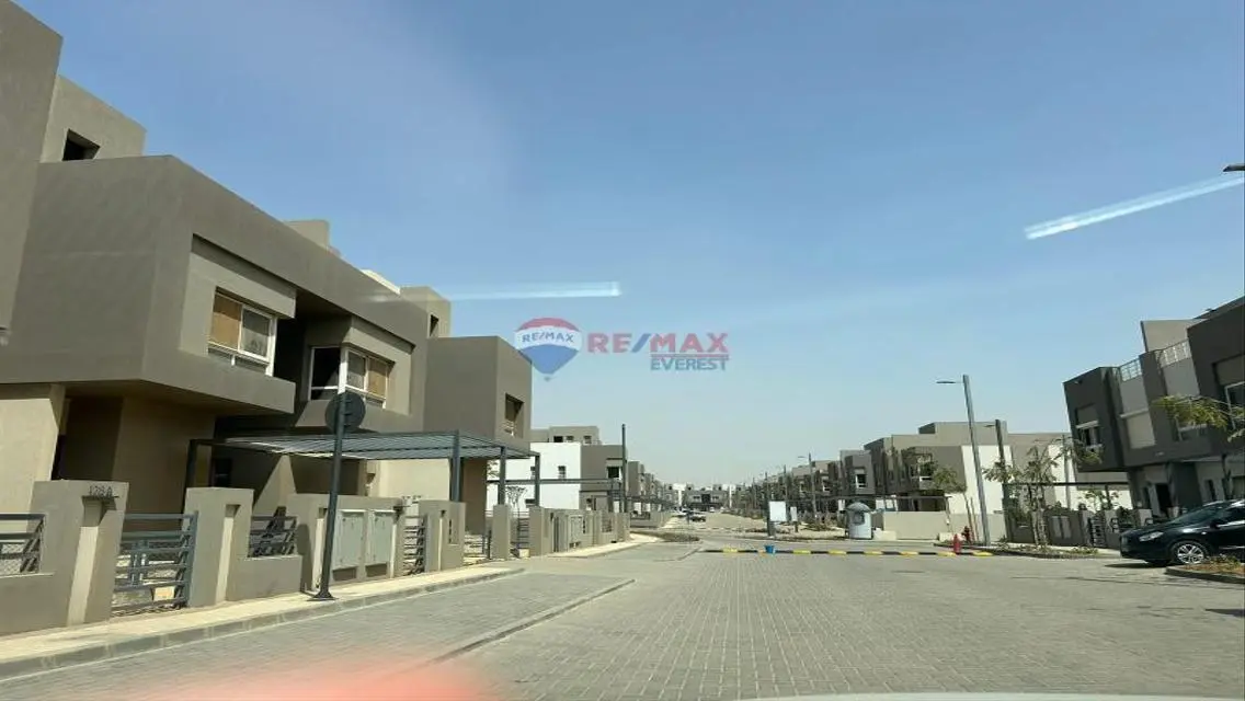 عقار متميز للبيع في موقع استراتيجي