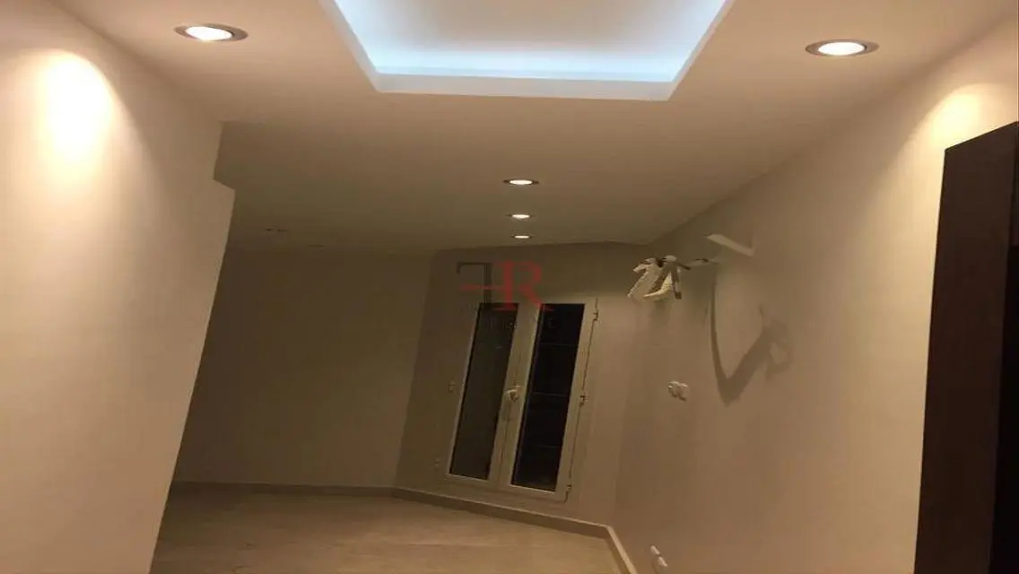 شقة فاخرة للبيع بمساحة فسيحة