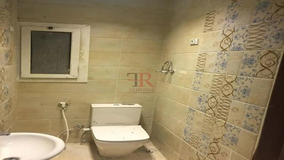 شقة فاخرة للبيع بمساحة فسيحة