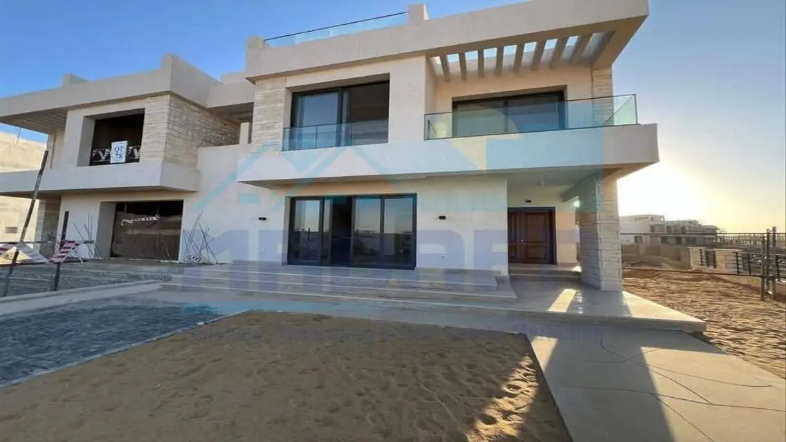 Luxury Apartment with Private Garden and Maid's Room